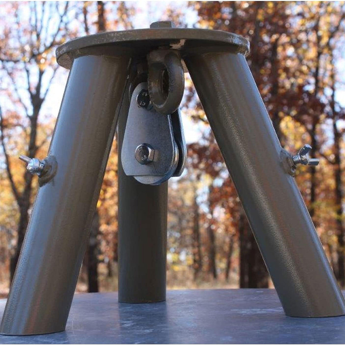 Boss Buck BB-1-TPH2 Heavy Duty Steel Tripod Header with 1000 Pound Pulley System