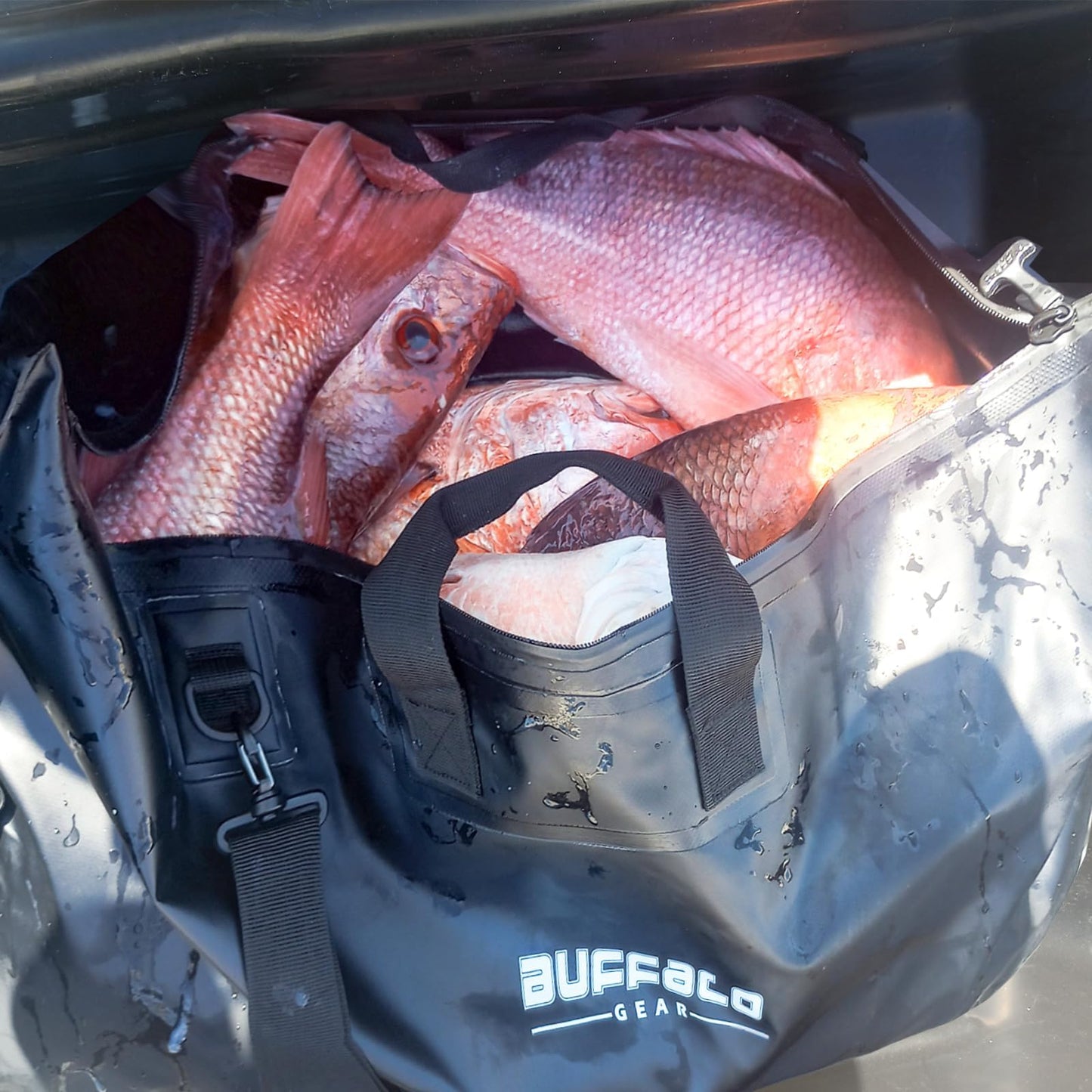 Buffalo Gear 25'' Waterproof Fish Bag with Aerator Pocket