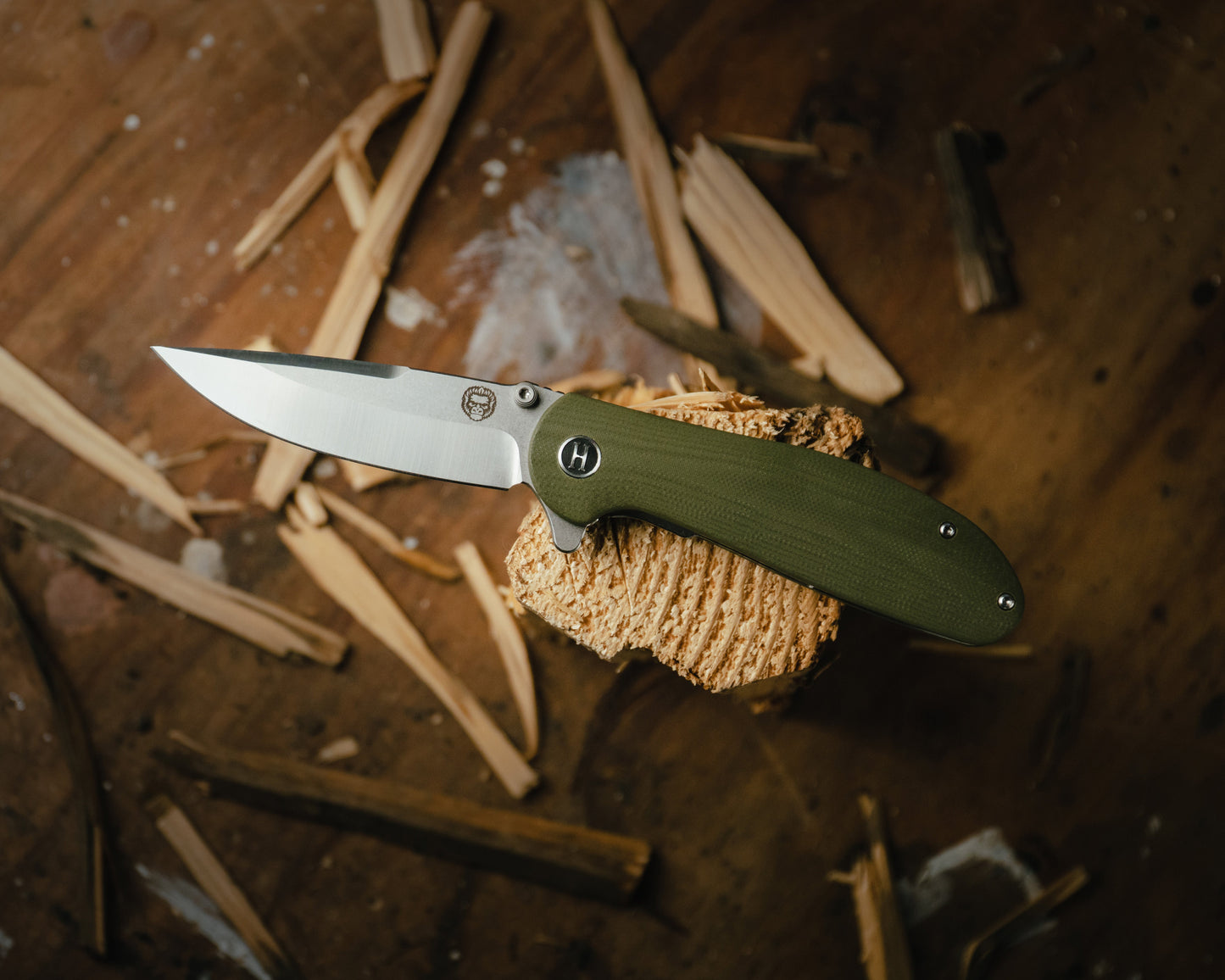 Holtzman's Gorilla Survival The Straight Back Folding Pocket Knife Giftset for Men and Women (Silver and Green)