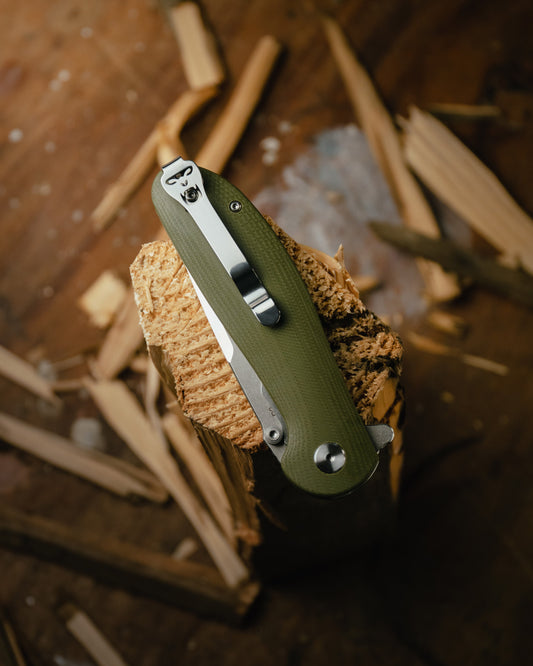 Holtzman's Gorilla Survival The Straight Back Folding Pocket Knife Giftset for Men and Women (Silver and Green)