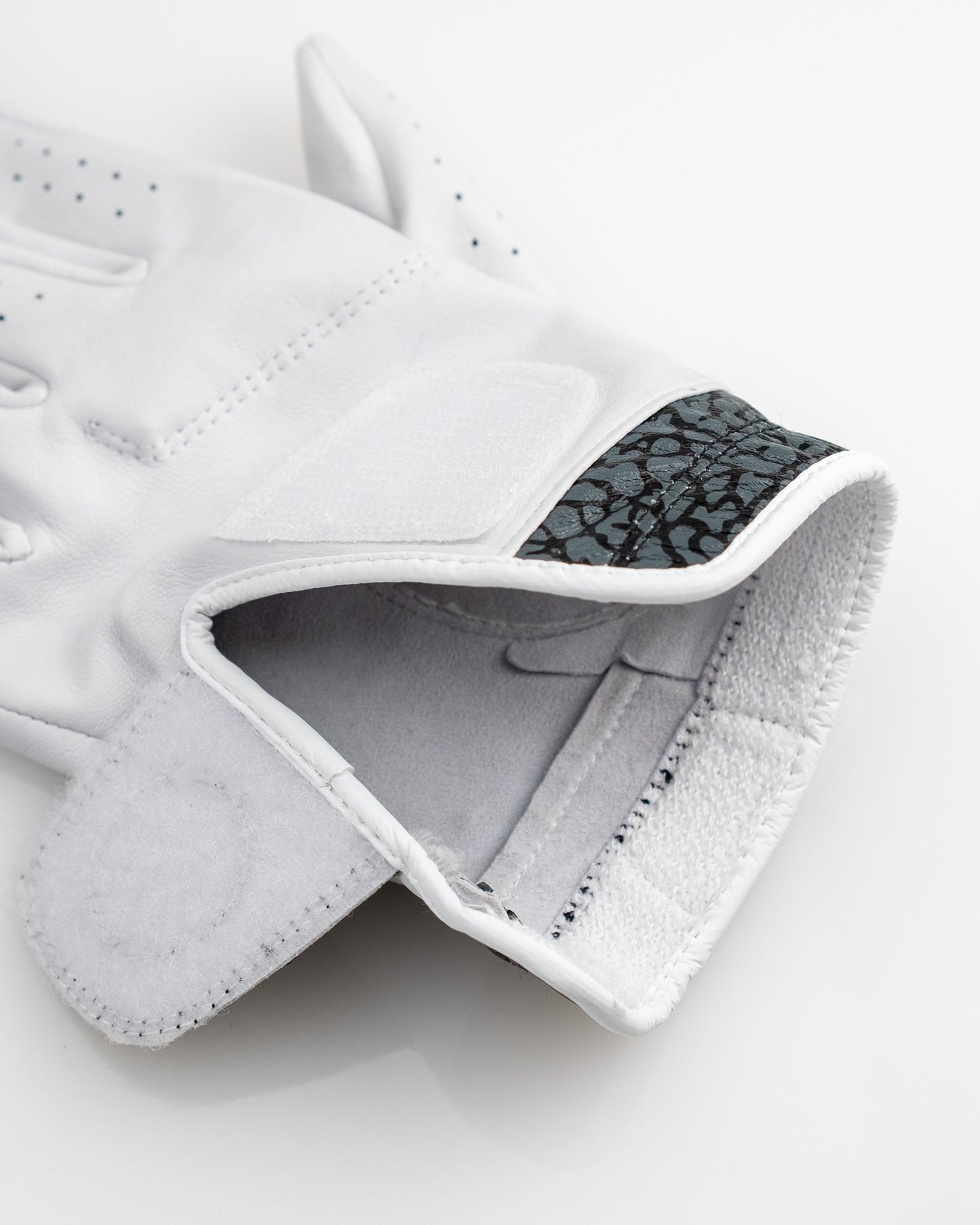 Pins and Aces Premium Tour Glove - Elephant Print