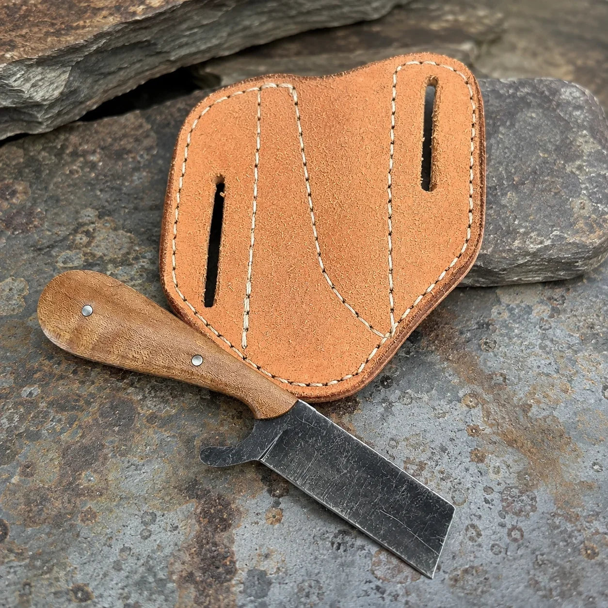 Frontier Cowboy Gear The Plainsman – Custom Handmade D2 Steel Bull Cutter Knife with Walnut Wood Handle & Leather Sheath