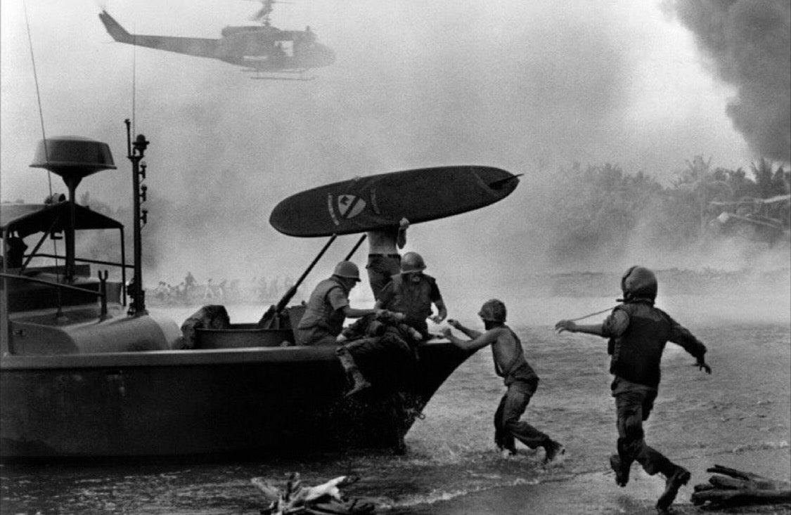 Direct Action Apparel "CHARLIE DON’T SURF" TEE (LIGHT GREY)