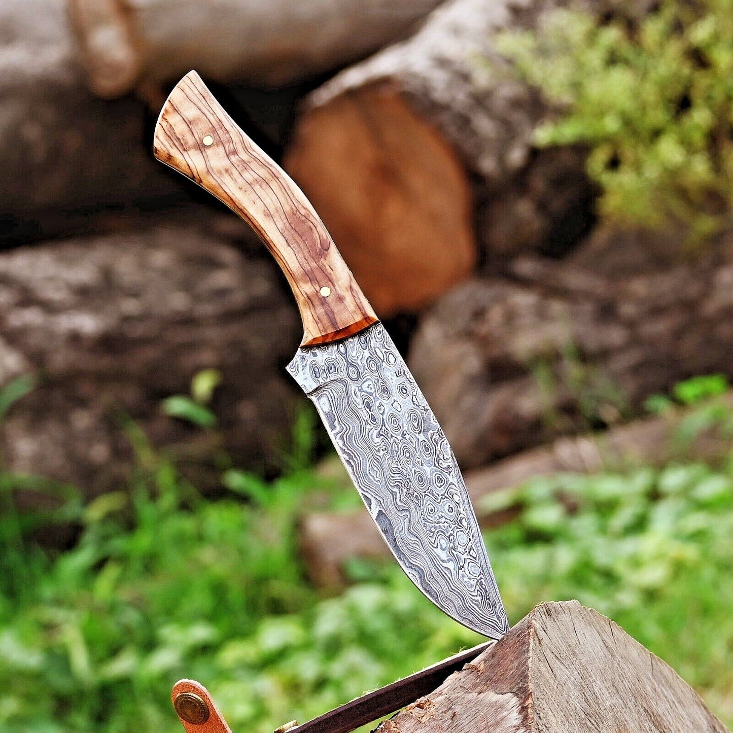 Texan Knives Exquisite 10-Inch Damascus Steel Hunting Knife with Rosewood Handle & Leather Sheath – Ideal Gift for Outdoorsmen