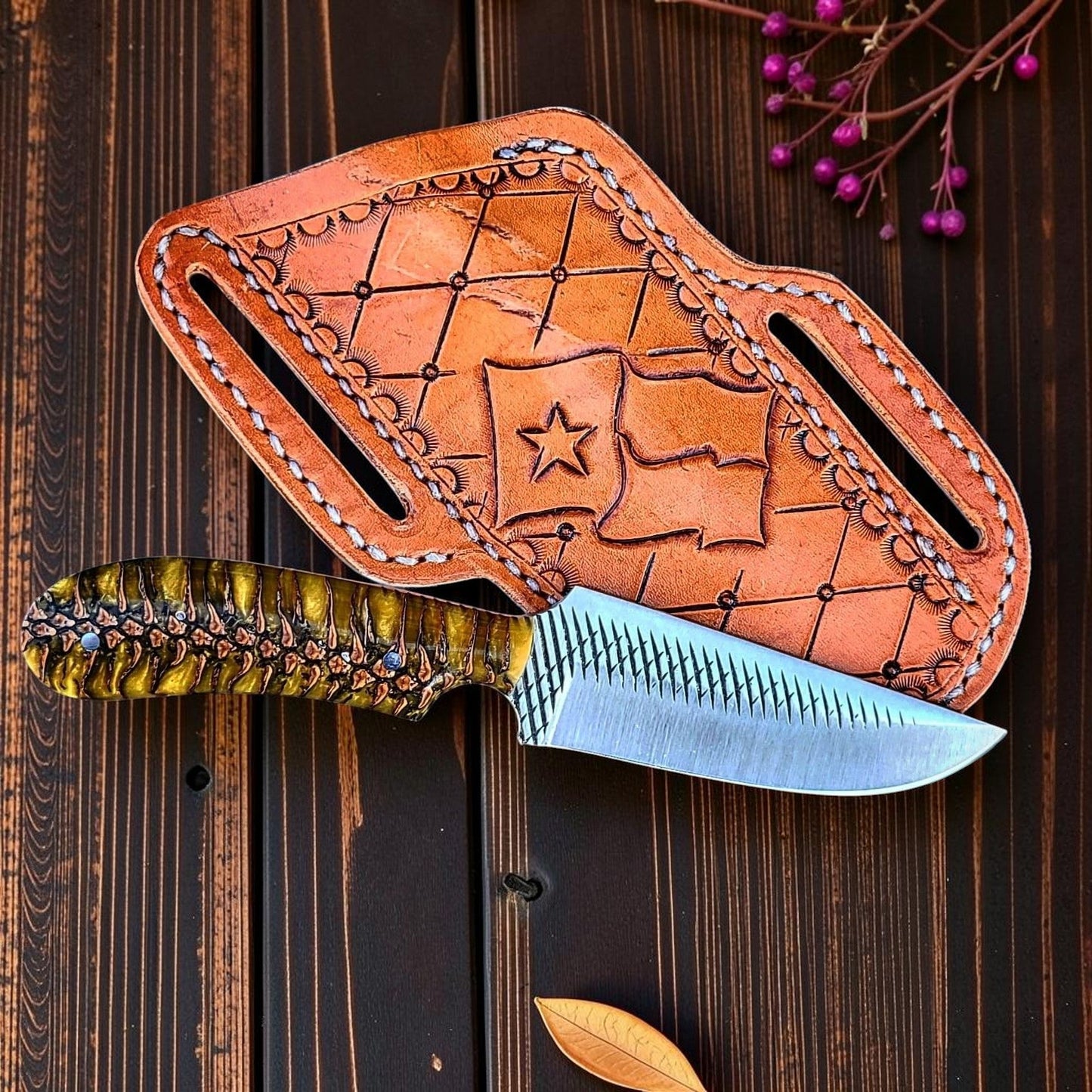 Frontier Cowboy Gear The Golden Spur – Custom Handmade Rasp Steel Knife with Golden Epoxy Pine Cone Resin Handle & Leather Sheath