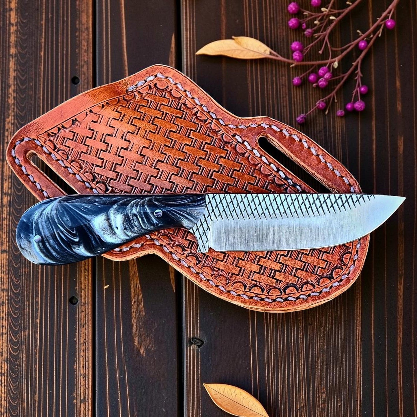 Frontier Cowboy Gear The Dusty Trail – Custom Handmade Rasp Steel Knife with Epoxy Resin Handle & Leather Sheath