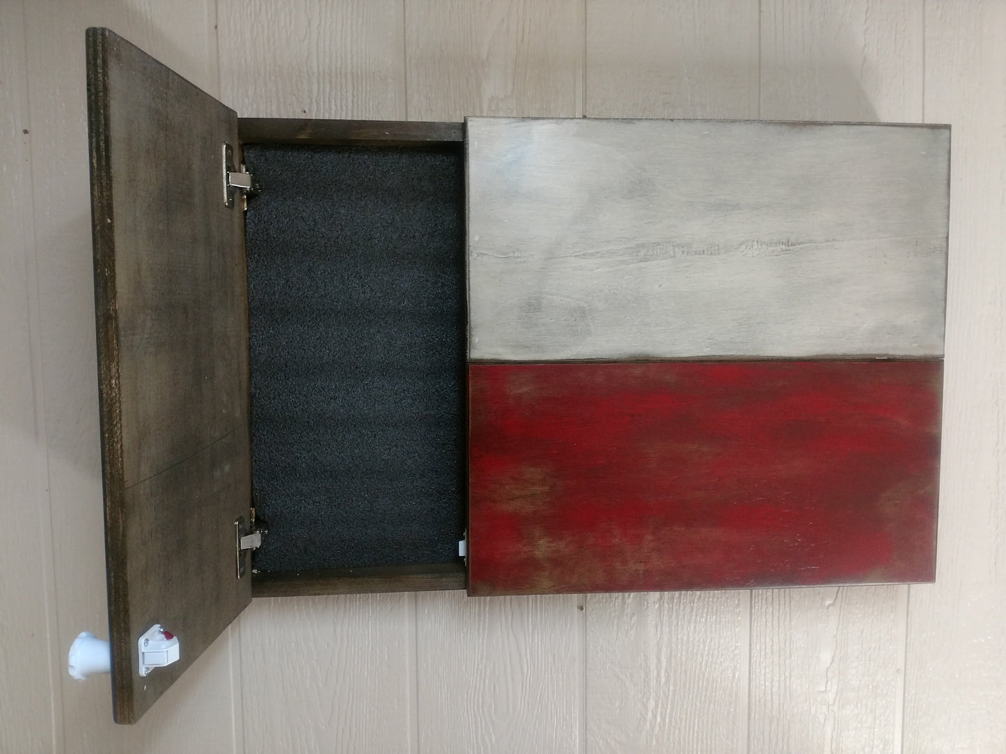 Liberty Home Concealment Small Wooden State Flag & Special Design Gun Case