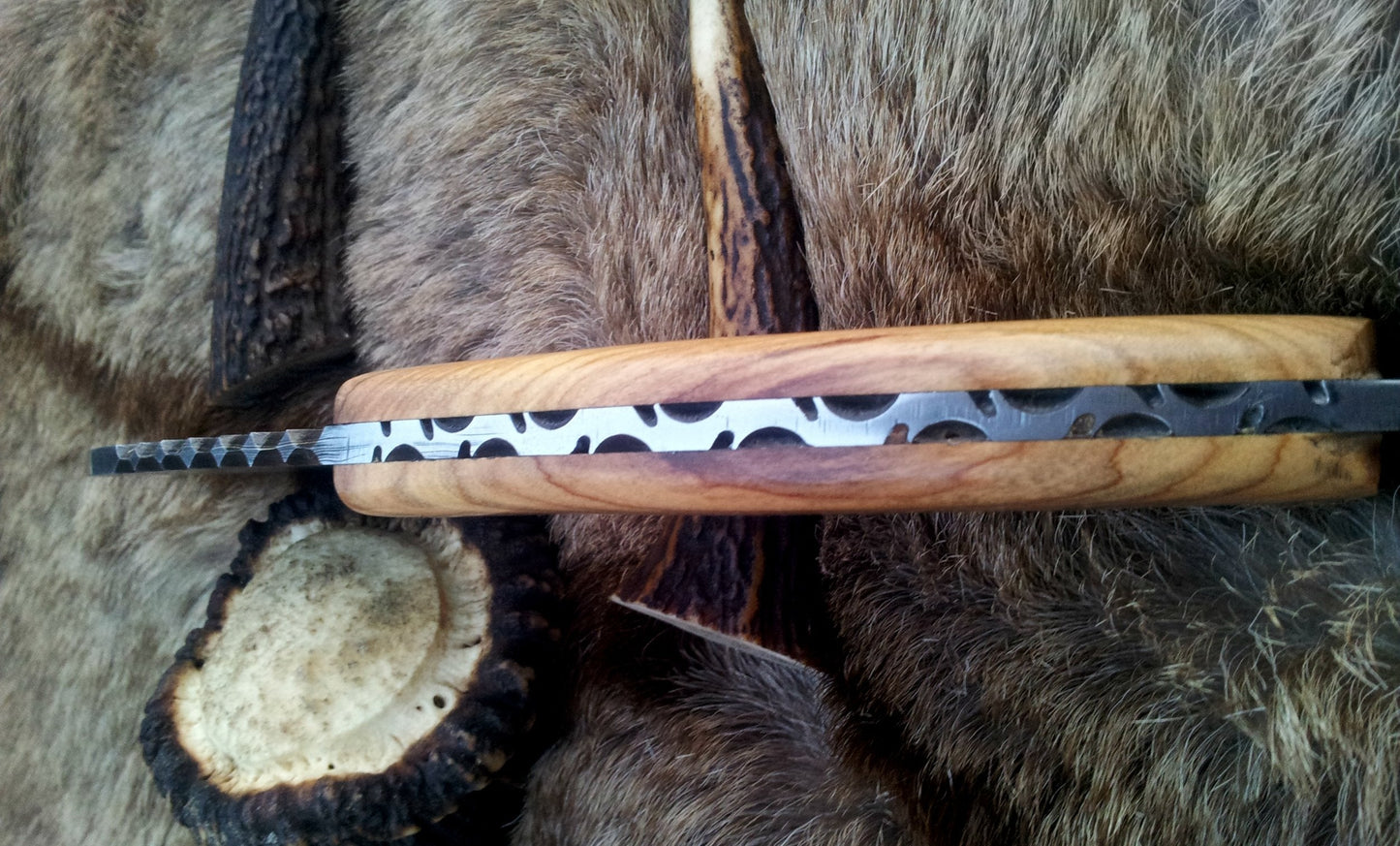 KBS Knives Raindrops Damascus Steel Gut Hook Skinning Knife – 9 Inch Overall Length with Olive Wood Handle