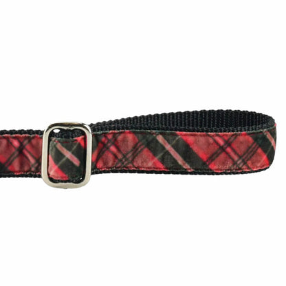 2 Hounds Design Classic Winter Plaid Velvet Dog Leash