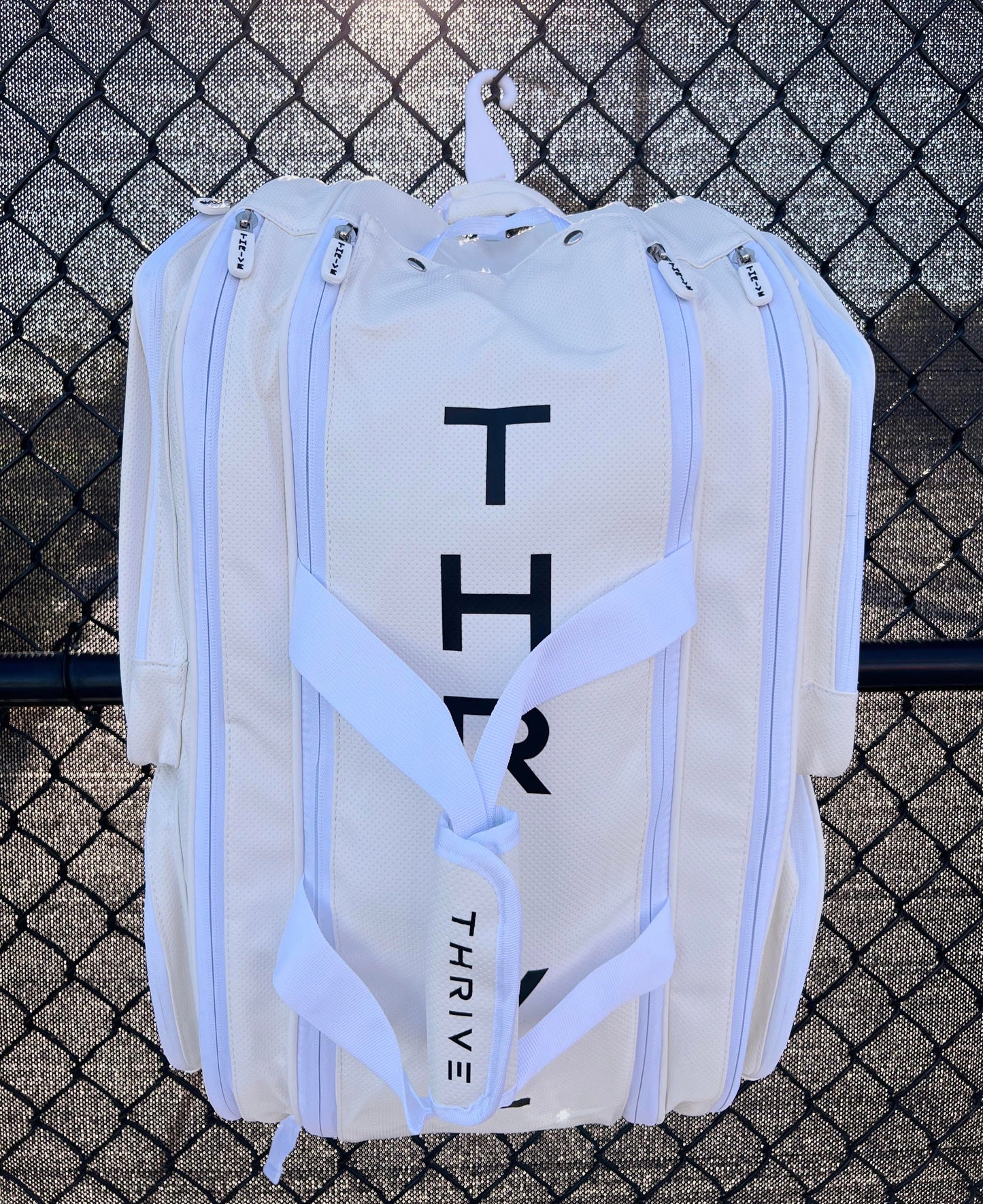 Thrive Elite Pro Tour Bag w/shoe bag - WHITE
