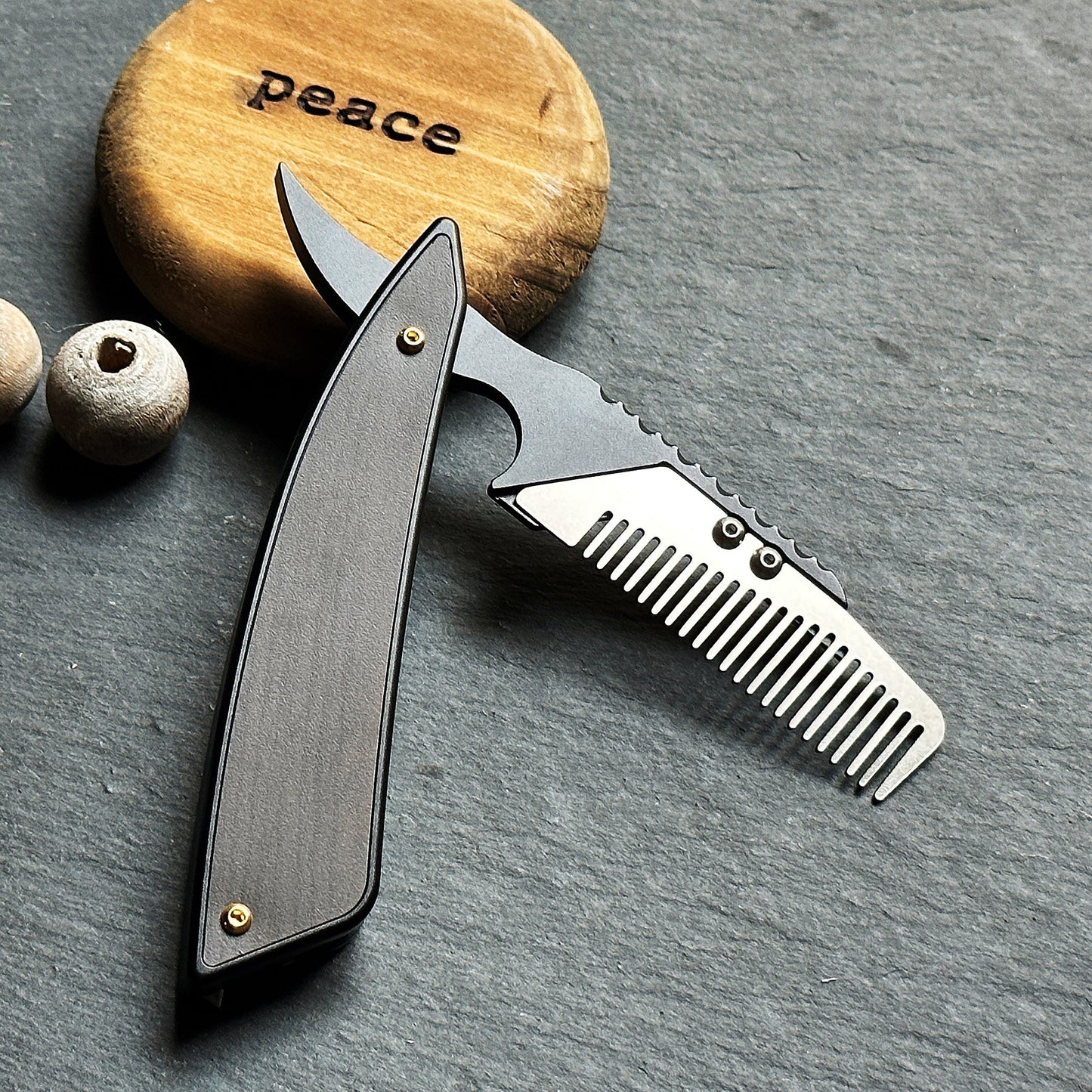 Stinger Survival Tools Hair And Beard Styling Comb (Vintage Straight Razor)