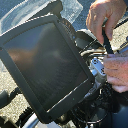 Battery Tender® 5 Watt Solar 12V Battery Charger with Handlebar Mount