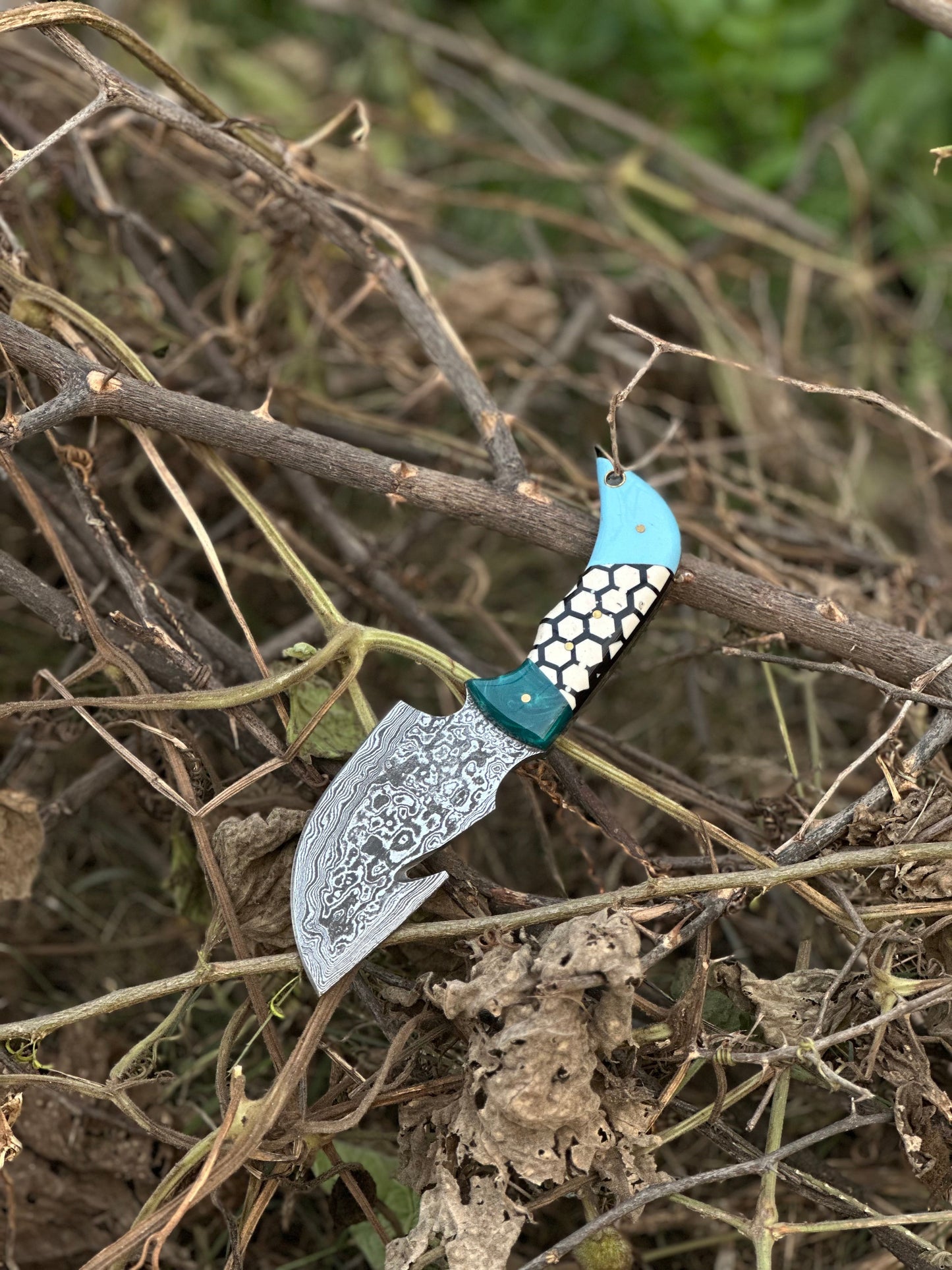 Texan Knives Custom Handmade Damascus Steel Guthook Skinning Knife – Resin Handle 7.5” with Leather Sheath