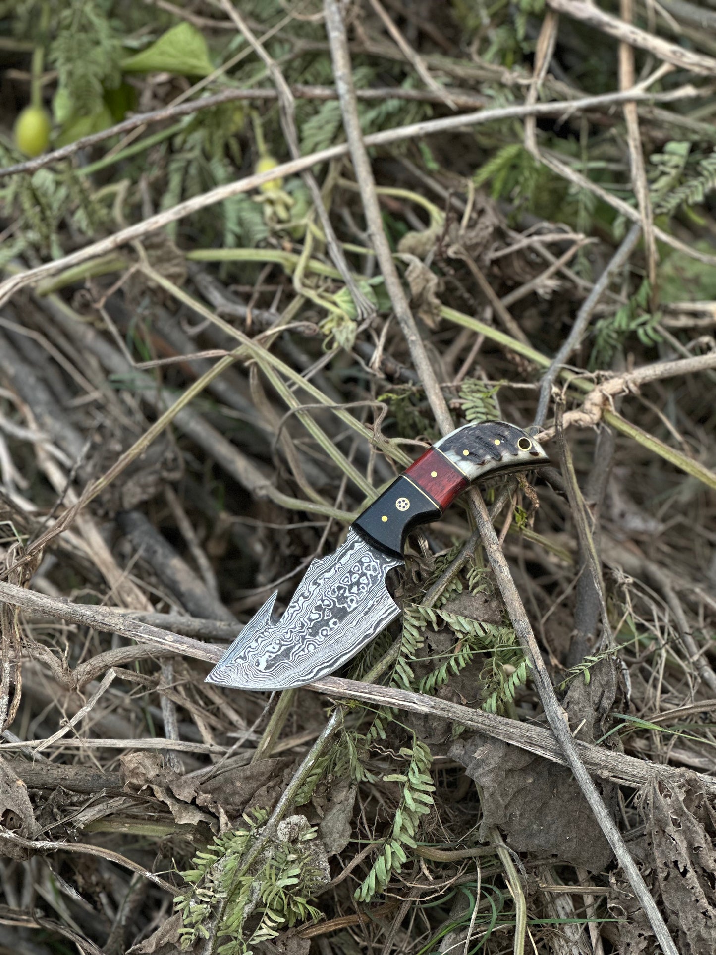 Texan Knives Premium Custom Handmade Damascus Steel Guthook Skinning Knife with Resin Handle - 7.5” Sharp Blade with Leather Sheath