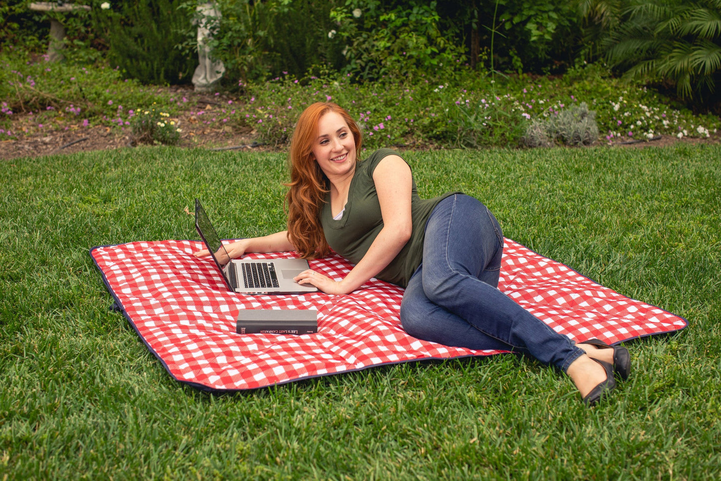 Picnic Time Vista Outdoor Picnic Blanket & Tote