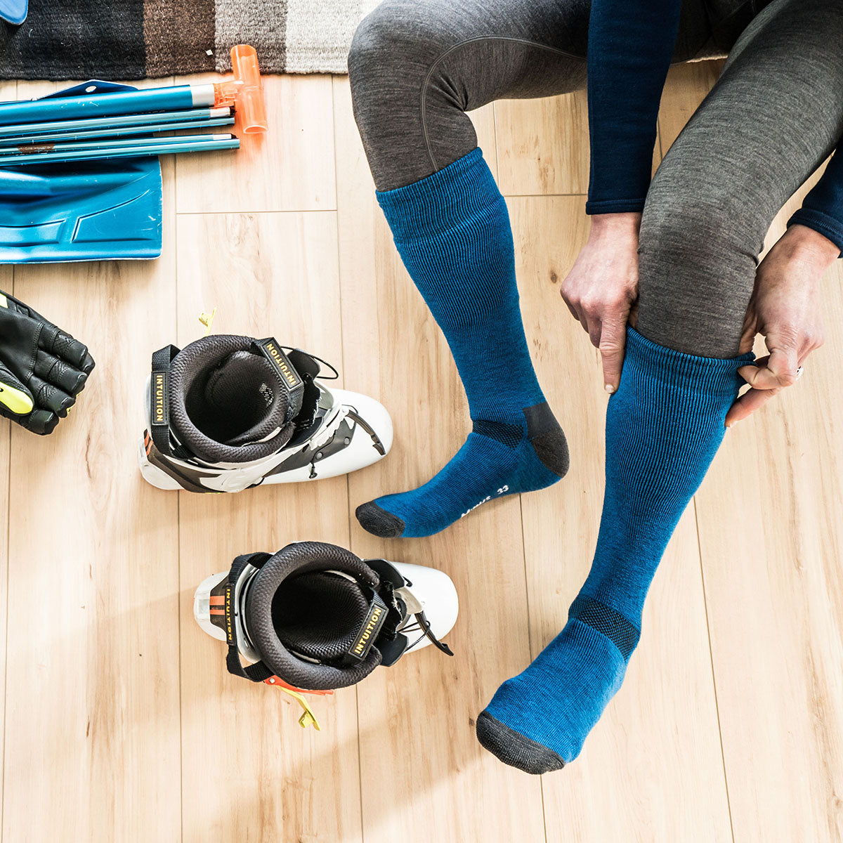 Minus33 Lightweight - Ski and Snowboard Over the Calf Socks