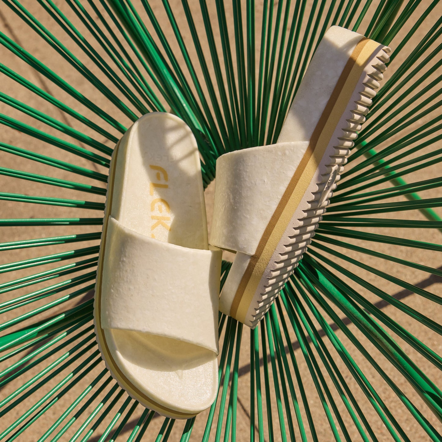 Fleks East Beach Slide Platform - Chamois