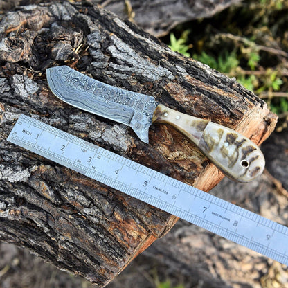 Texan Knives Whiskey Knives Out – 4-Inch Damascus Steel Blade with Sheep Horn Handle