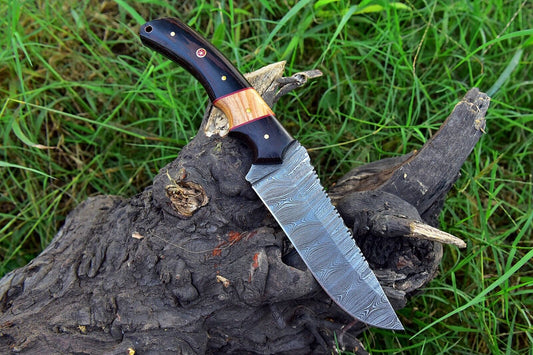 Texan Knives Custom Handmade Skinning Knife – Damascus Steel, Buffalo Horn & Olive Wood Handle