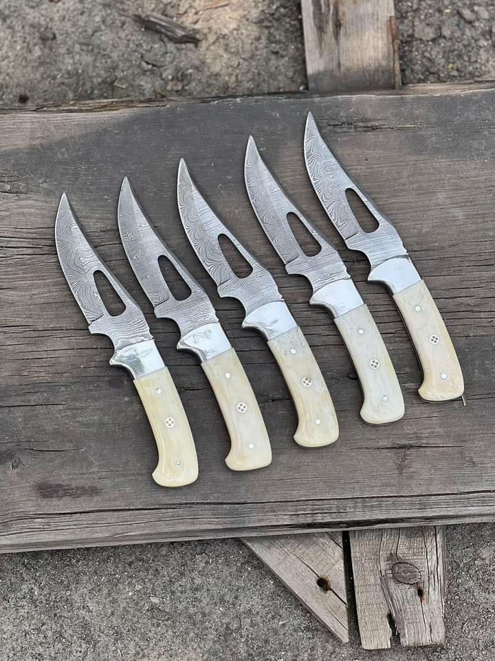 Texan Knives Custom Hunting Knives: Handmade Damascus Steel Blade