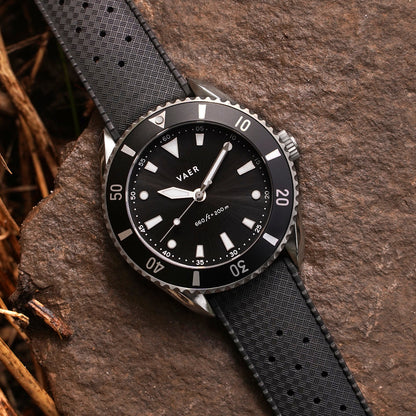 Vaer Watches DS4 Meridian Black | No Date - Solar 42mm
