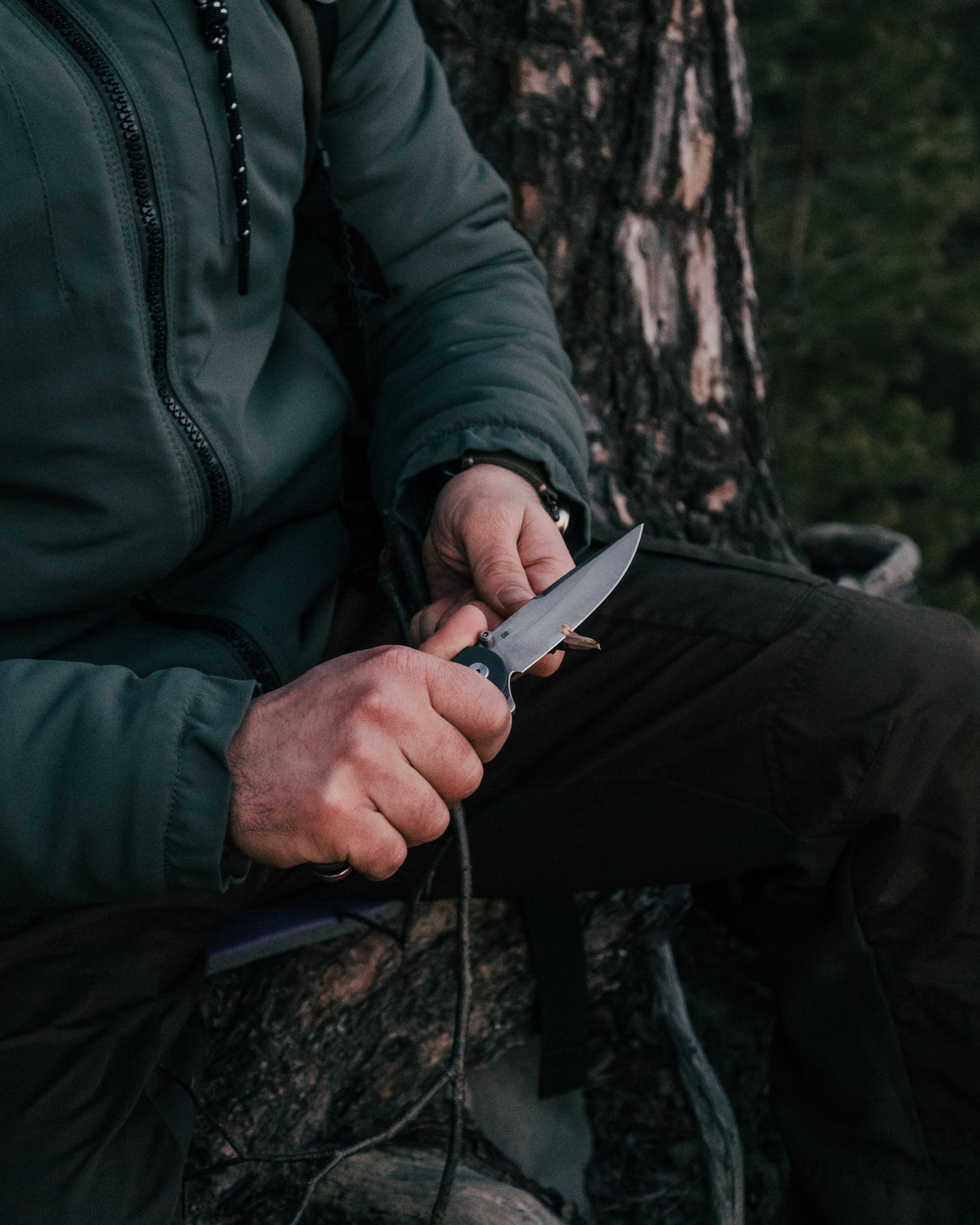 Holtzman's Gorilla Survival The Straight Back Folding Pocket Knife Giftset for Men and Women (Silver and Black)
