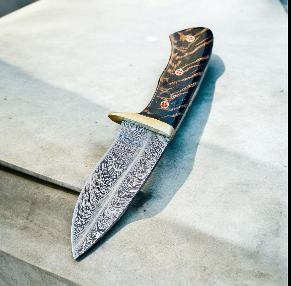 Texan Knives Premium Damascus Steel Hunting Knife - Pain Cone Handle, Brass Guard & Leather Sheath