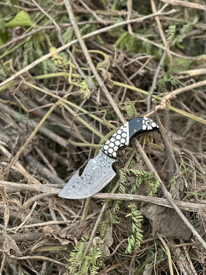 Texan Knives Exquisite Custom Handmade Damascus Steel Guthook Skinning Knife with Unique Resin Handle - 7.5” Blade with Leather Sheath