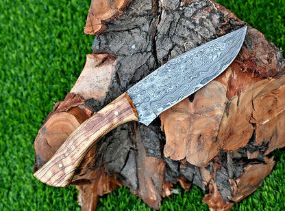 Texan Knives Exquisite 10-Inch Damascus Steel Hunting Knife with Rosewood Handle & Leather Sheath – Ideal Gift for Outdoorsmen