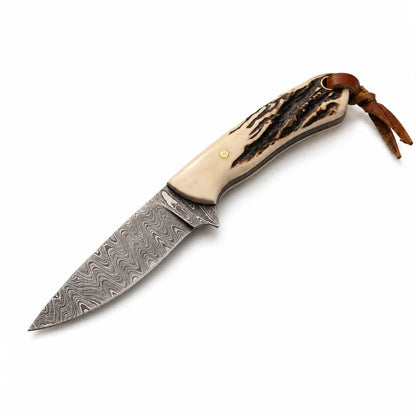 Frontier Cowboy Gear Horizontal Carry Western Knife – Damascus Steel & Antler Horn Handle with Leather Sheath | 7"