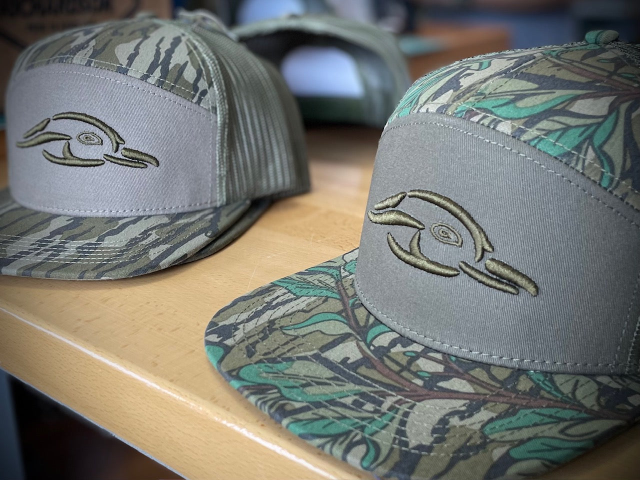 AF Waterfowl Mossy Oak Greenleaf & Olive Duck Logo