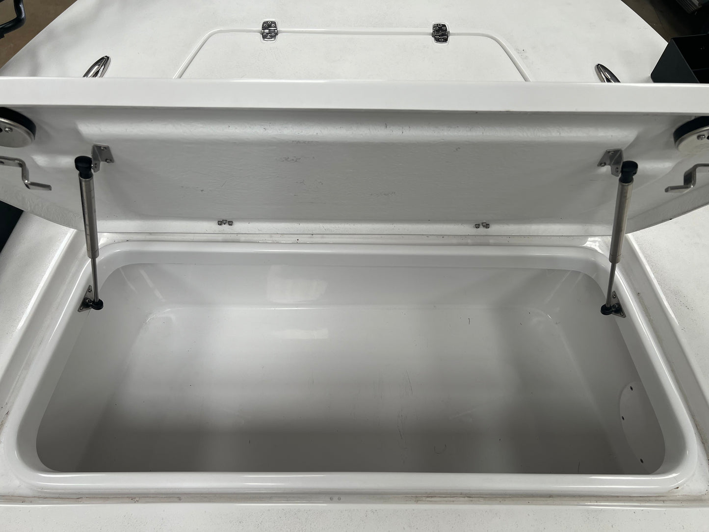 AMPD Marine NPDBLAZ0002 2019-2024 BLAZER 675 ULTIMATE BAY  CENTER COMPARTMENT KIT