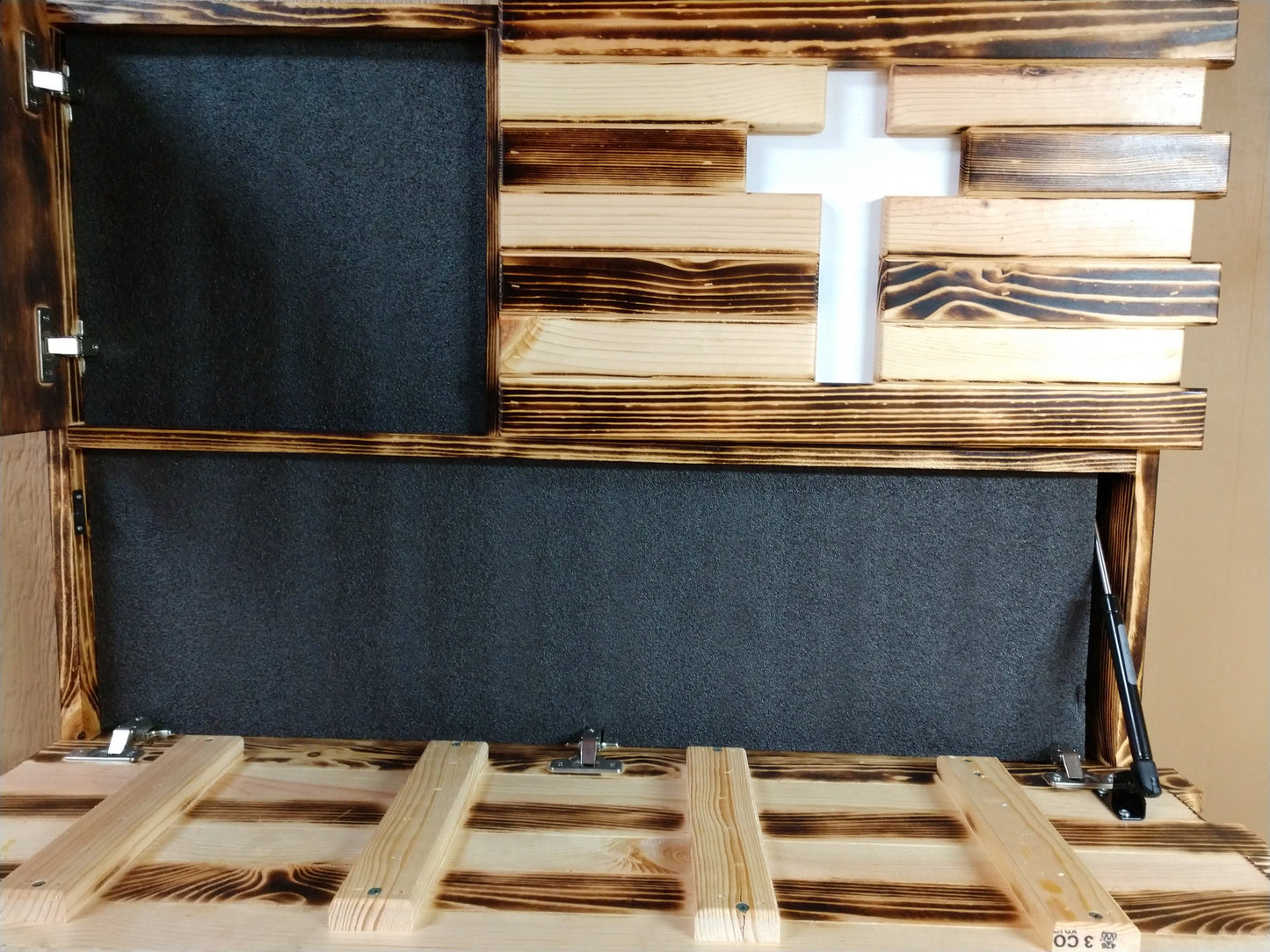 Liberty Home Concealment Large Wooden State Flag & Special Design Gun Case