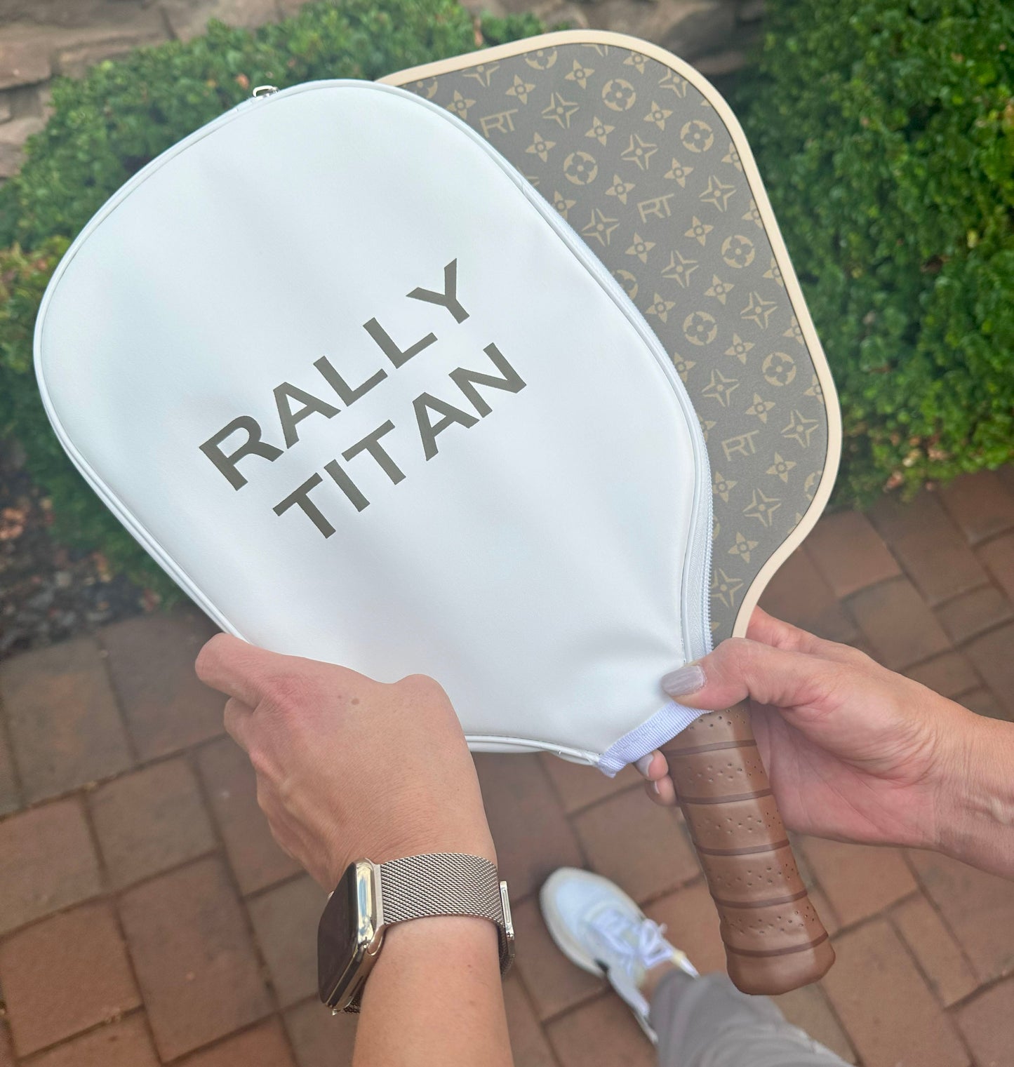 Rally Titan Pickleball Brown Luxe | 10MM | T300 Textured Carbon Fiber Surface