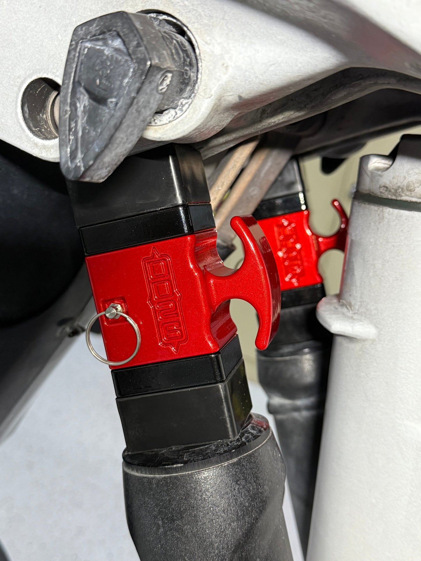 DD26 Fishing Single Ram Motor Tote for mid size Yamahas, Suzukis and Dual Ram Verado's