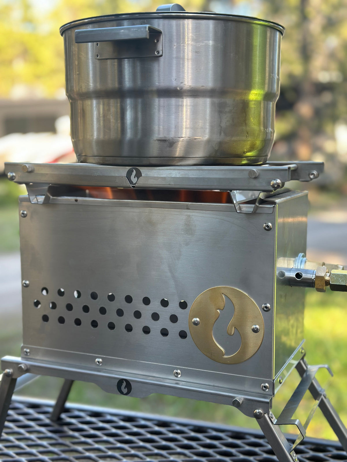 LavaBox Over Under Grill Thingy: Stand and Grill In One!