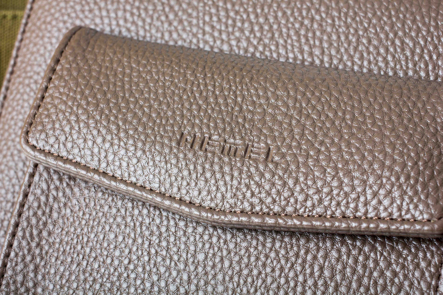 The Hemel Travel Folio
