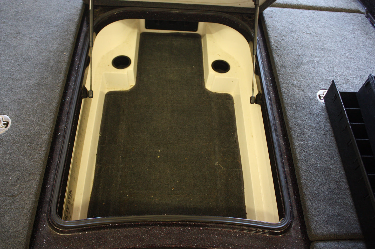 AMPD Marine NPDRANG0009 Ranger® 2008-2009 Z520  2011 Z521 Comanche  CENTER COMPARTMENT KIT