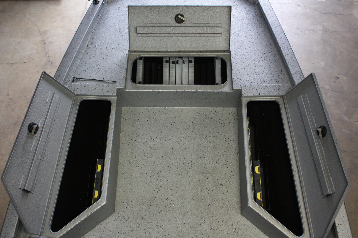 AMPD Marine NPDX0005 XPRESS H 22 B PLANO TRAY PORT/STARBOARD