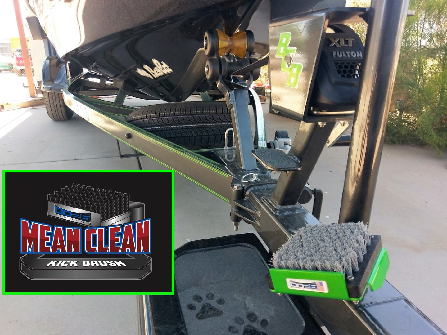 DD26 Fishing Mean Clean Kick Brush