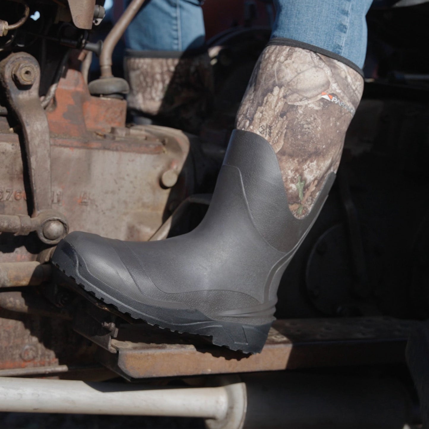 Paramount Outdoors TREAD-LITE 16" Rubber Neoprene Knee Boot