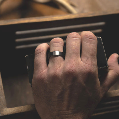 Everyday Outdoors Gunmetal 7mm 14kt White Gold Barrel Band