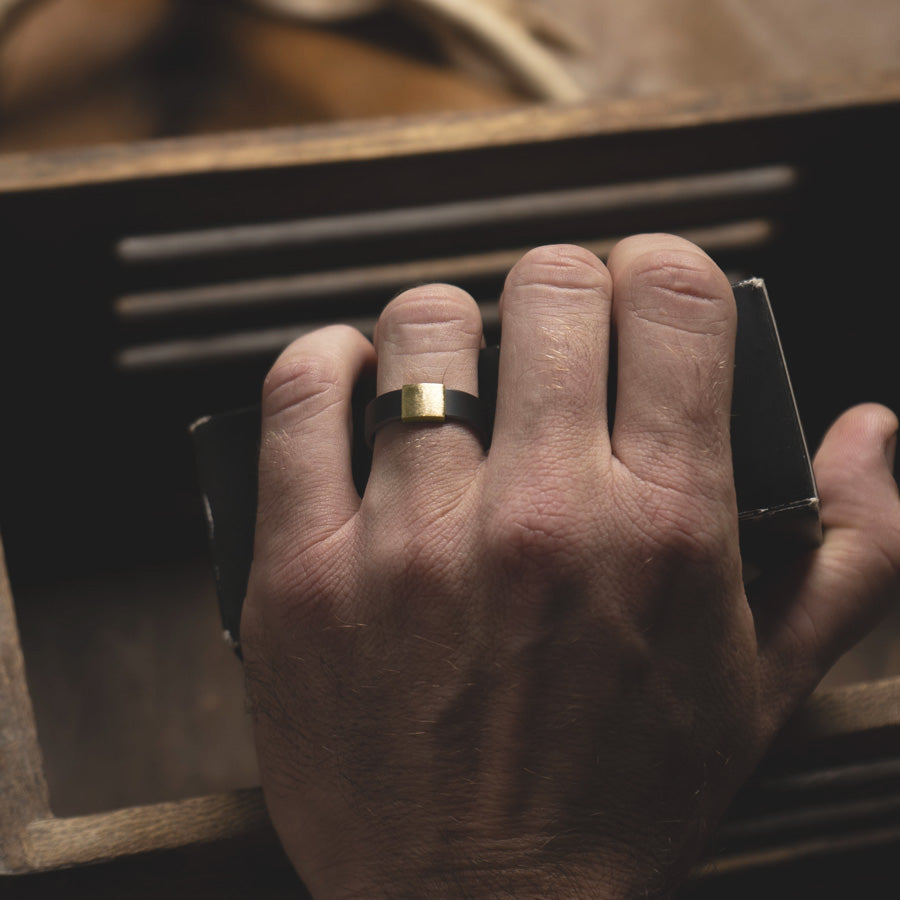 Everyday Outdoors Gunmetal 7mm 14kt Yellow Gold Barrel Band