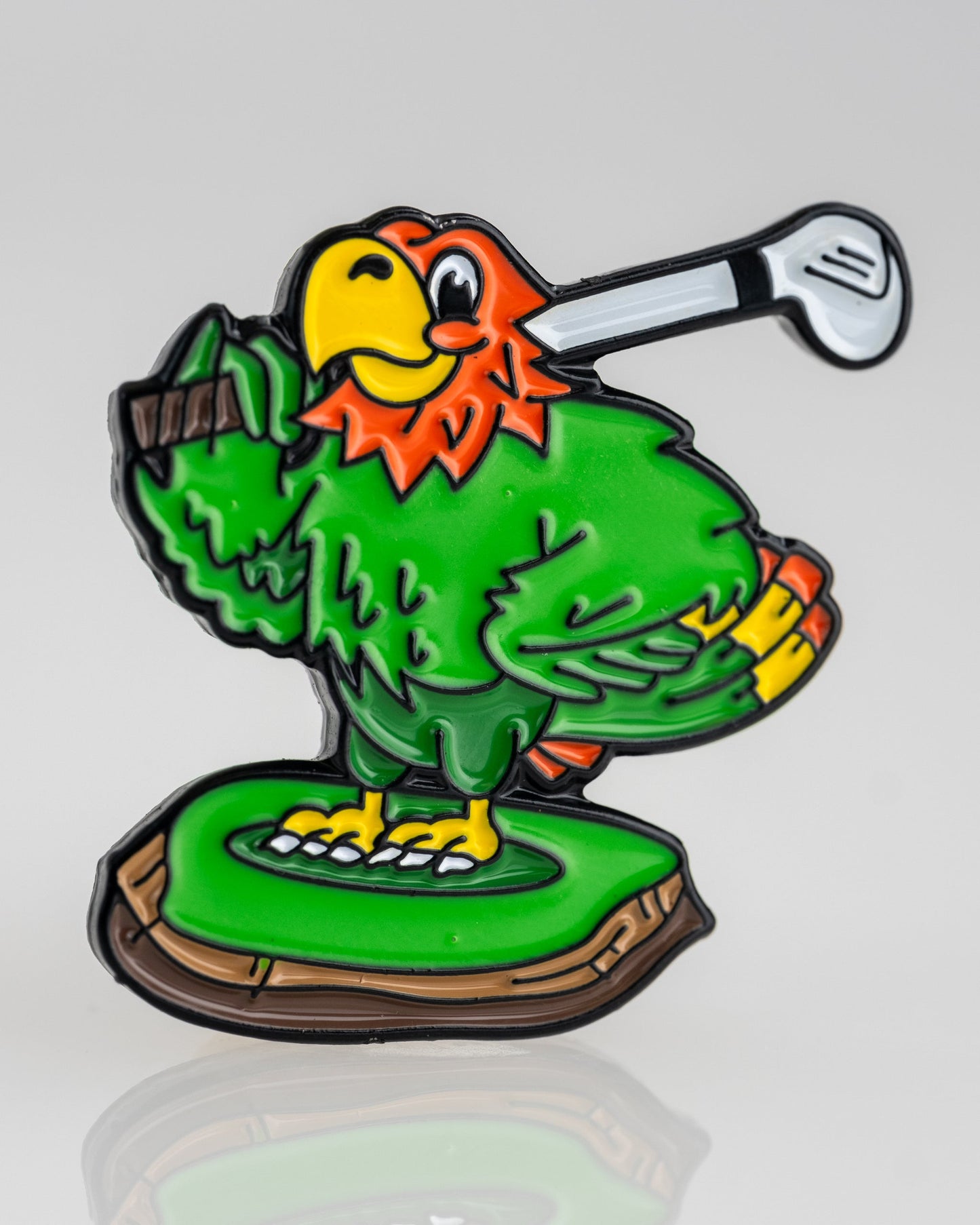 Pins and Aces Margaritaville - Golfing Parrot Ball Marker