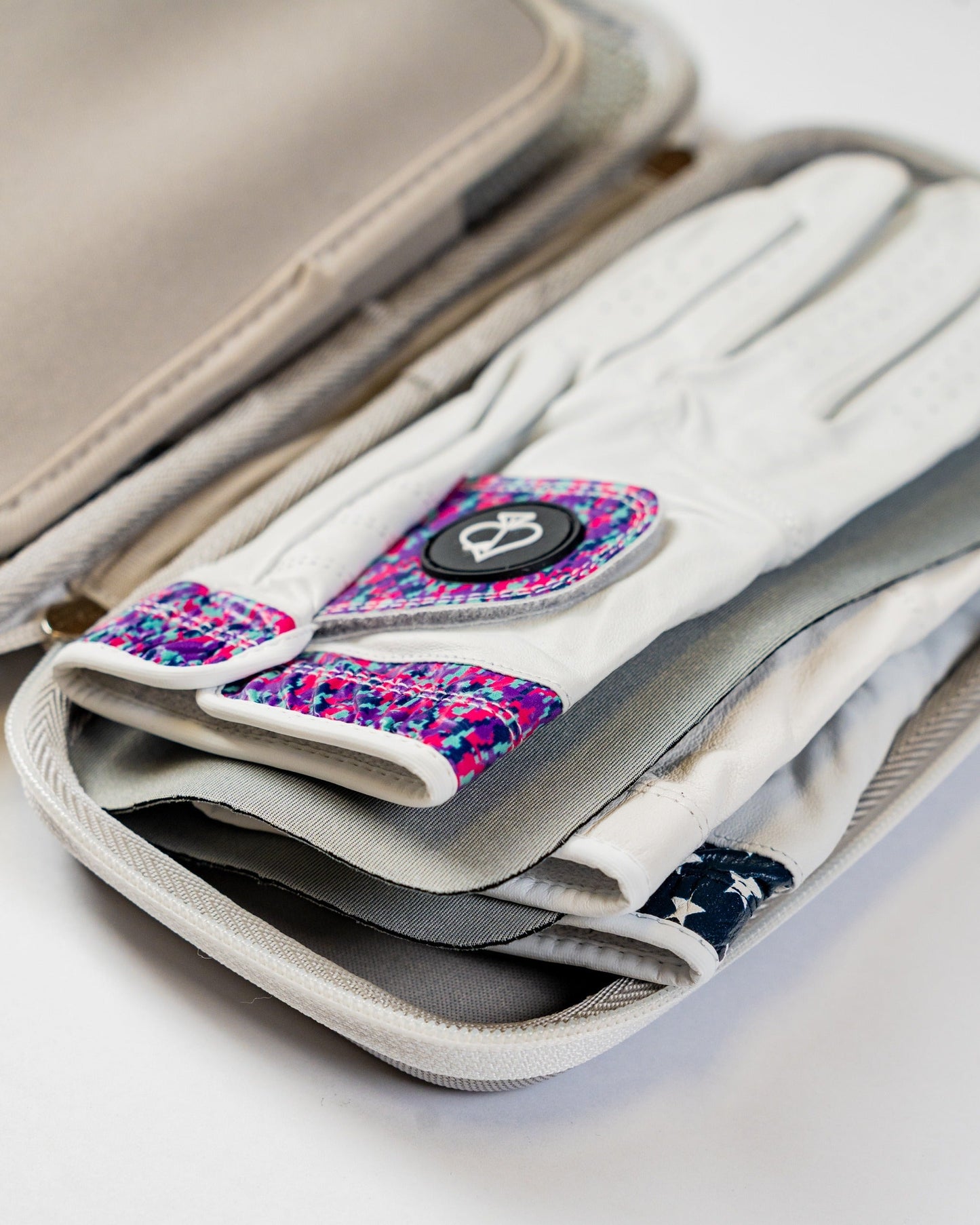 Pins and Aces Glove & Accessory Caddie - Gray