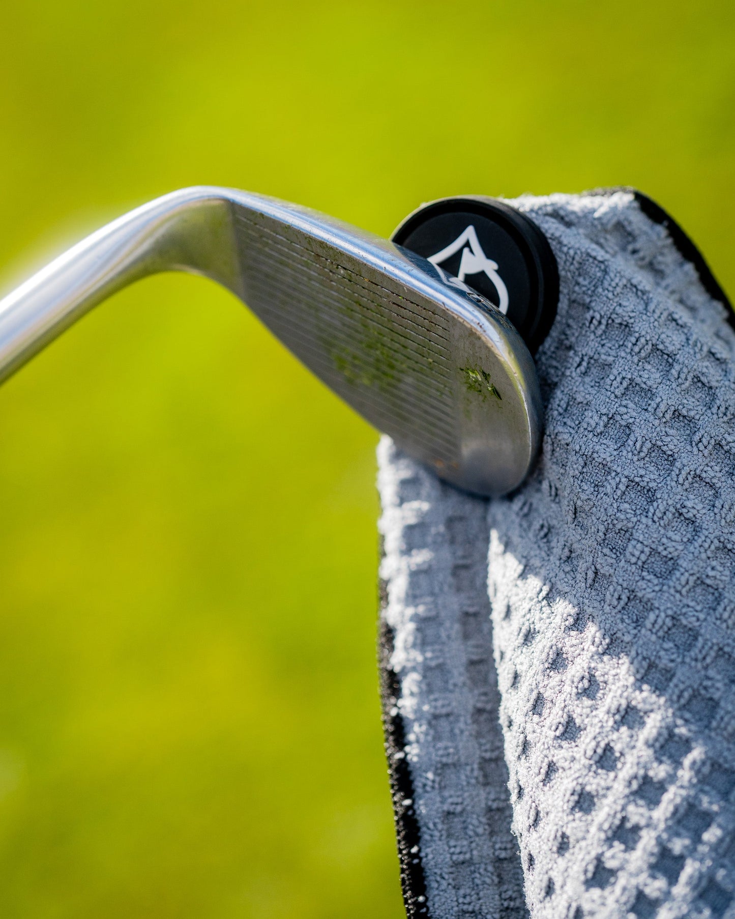 Pins and Aces Magnetic Towel - Gray