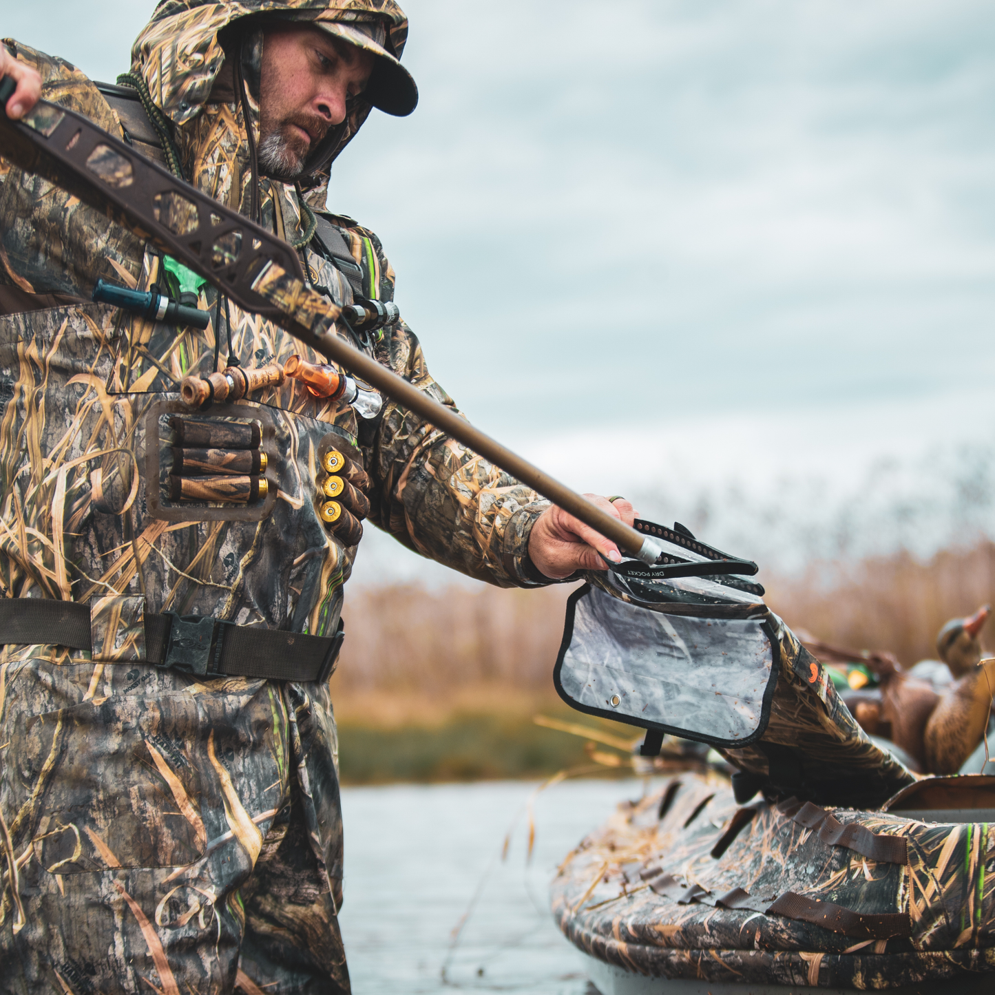 Dry Pocket Mossy Oak - Auto-Sealing, Waterproof, Floating, Scent Proof Shotgun Bag