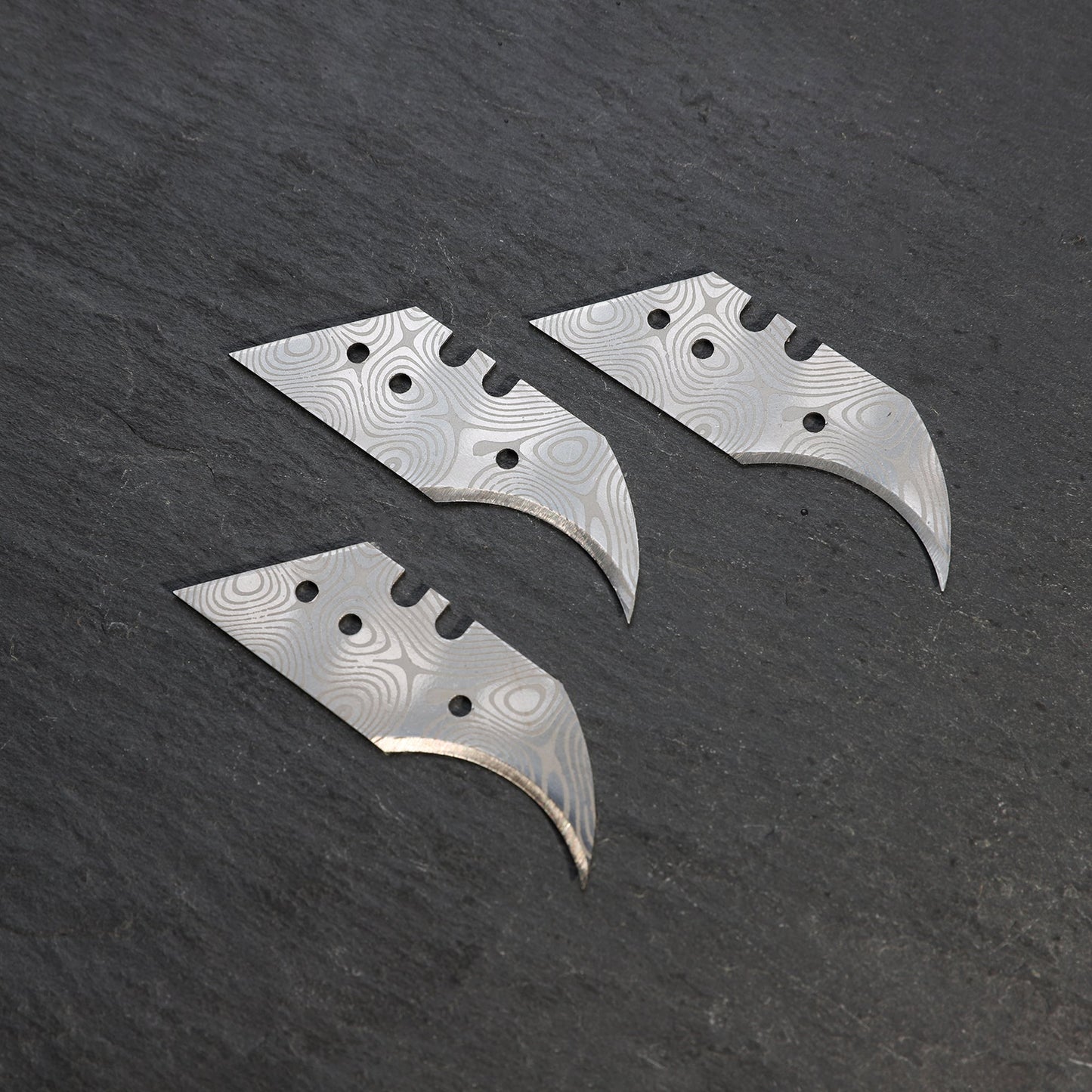 Stinger Survival Tools Laser Engraved Utility Razor Blades, Utility Knife Blades Replacement -Hook Blade Damascus Silver for Dog Tag Blade only
