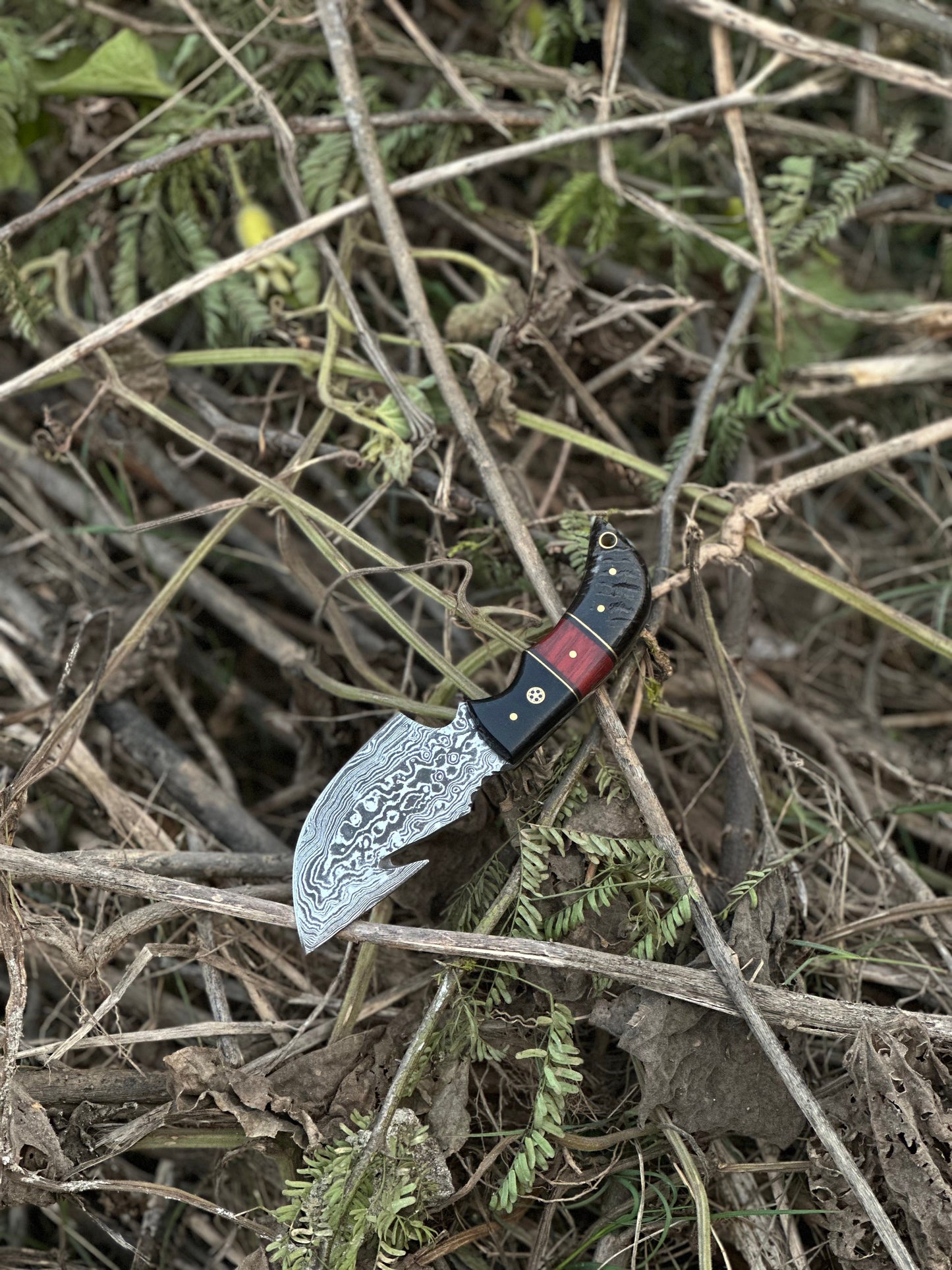 Texan Knives Premium Custom Handmade Damascus Steel Guthook Skinning Knife with Resin Handle - 7.5” Sharp Blade with Leather Sheath