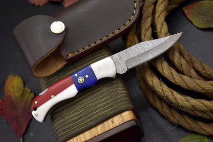 Texan Knives Handcrafted Damascus Steel Pocket Knife – Texas Flag Handle & Leather Sheath | Collectible EDC Gift
